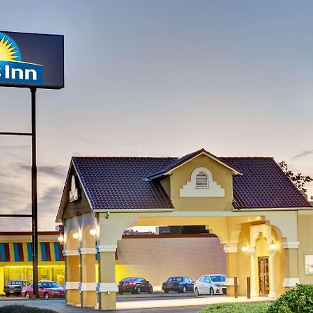 Days Inn By Wyndham Louisville Airport Fair And Expo Center Exteriér fotografie