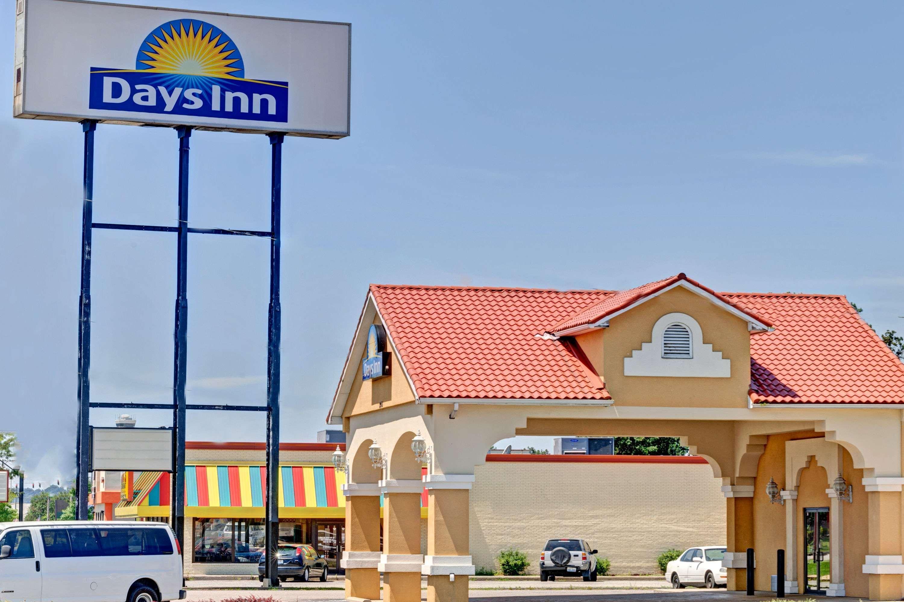 Days Inn By Wyndham Louisville Airport Fair And Expo Center Exteriér fotografie