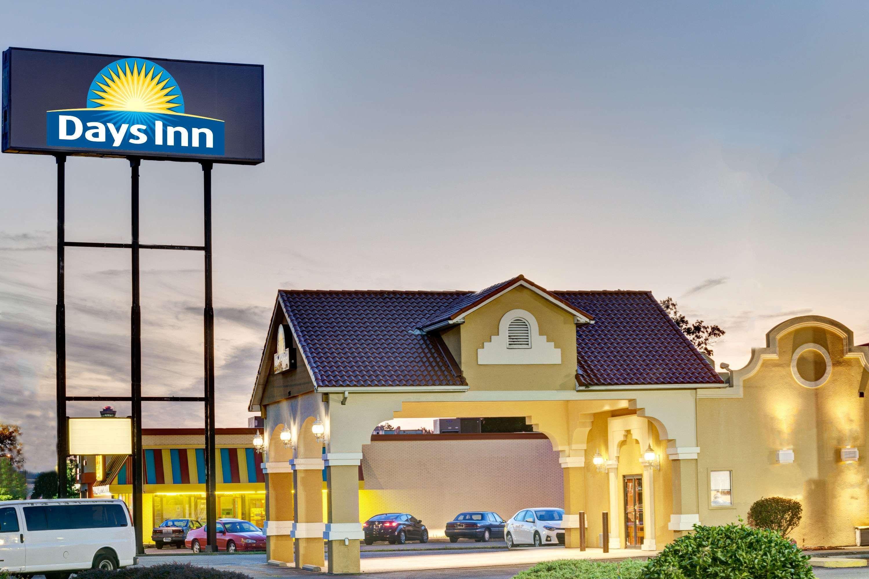 Days Inn By Wyndham Louisville Airport Fair And Expo Center Exteriér fotografie